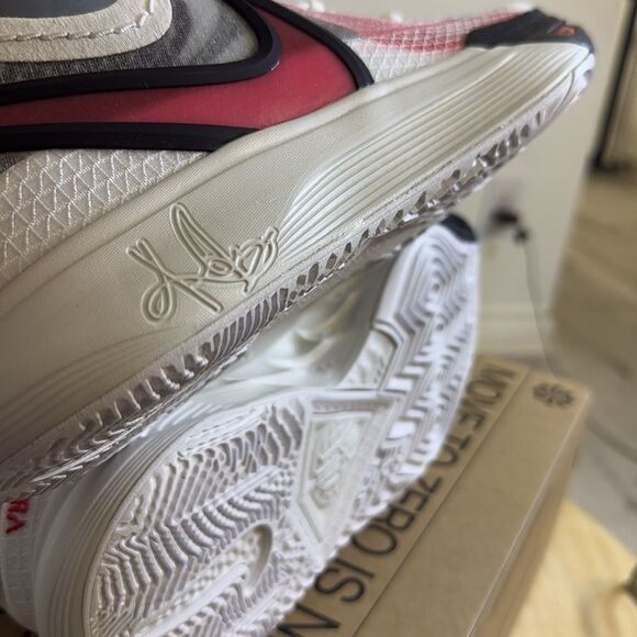 NEW-Nike Air Zoom Kyrie 8 - University Red & Black- Men’s Size 11 - Picture 6 of 8